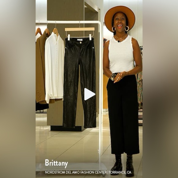 COPY - FRAME
Le High Ankle Straight Leg
Leather Jeans - Picture 10 of 10